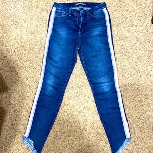 High rise curvy skinny ankle by Joe’s. Sparkle pink white blue stripe down side